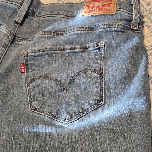 Levi's 311 Shaping Skinny Capri Jeans Plus Size 18W Light Wash Denim Zip 5Pocket - Picture 7 of 15